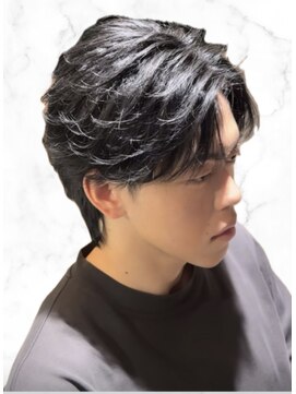 ミヤビ(MIYAVI) 束感フェザーショート