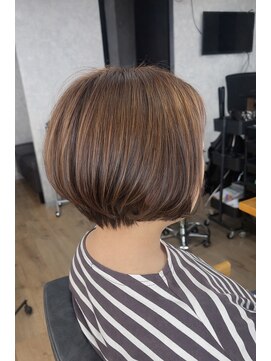 シリウスエイト(SIRIUS 8) 前下がりショートボブ