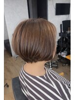 シリウスエイト(SIRIUS 8) 前下がりショートボブ