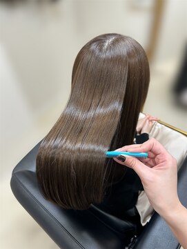 アッサンブレ オリーブグレージュ×髪質改善トリートメント