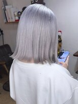 ブレイズヘアー(BLAZEhair)&nbsp;【人気デザイン】ホワイトシルバー×ブリーチ３回