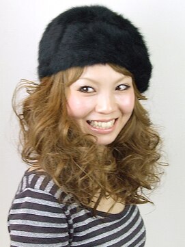 ヘアードレッサーズ ティース(Hair dressers T's) ベレー帽と相性◎アイロンで作るボリューミーヘア