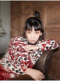 無造作にまとめたハーフアップシニョン・ミディアムアレンジ