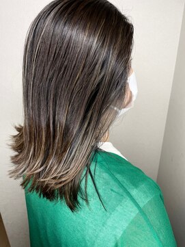 モルニ(MORNI) グラデーションカラー_マロンベージュ Aラインボブ かきあげ