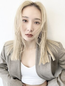 ココ 原宿(KOKO) レイヤーカットブロンド小顔クラゲヘアーココアベージュ