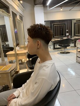 アイズ 海老名(AIZU) スウィングアップバングジェットモヒカンフェードカット骨格矯正