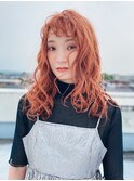 オレンジベージュ×カーリーヘア