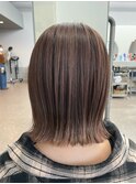 切りっぱなしボブ×フォギーベージュカラー