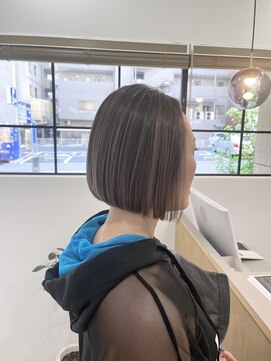 ソルア 上本町(solua) 大人女性 / ショートボブ / バレイヤージュ / 30代 / 40代