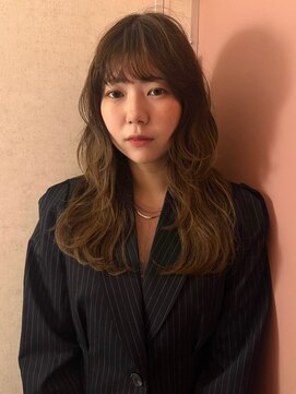 ウクク(UCUCU) レイヤーカットを活かしたウエーブスタイル〇