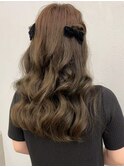 巻きおろし ヘアセットベージュカラー 20代 リボンアレンジ