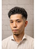 新宿ビジネスマンの王道といえば73分け！メンズパーマも◎