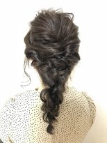 ヘアーズ ジール(hair's Zeal)&nbsp;ルーズな編み下ろしスタイル