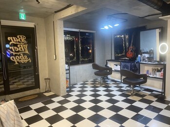 バッドバーバー(BAD BARBER)の写真/【BARBER】こだわりの店内で再現性の高いカット、スタイリングをご提案します。セットまでお任せ下さい。