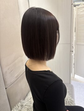 アナ ラーナ(Anna Lanna) ダークナイトグレージュと伸ばしやすいボブスタイル