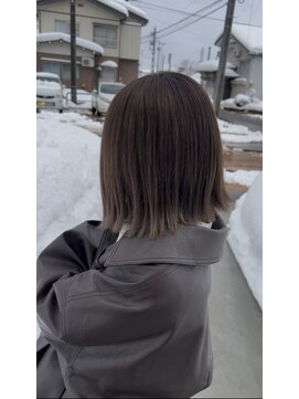 エムスリー ソリス(EMU THREE SOLIS) 切りっぱなしボブ