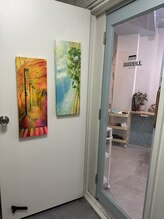 【マキシ　コトコ】平日16時～22時/土12時～22時/日11時～21時美容師と絵描きの二足の草鞋を履いています♪