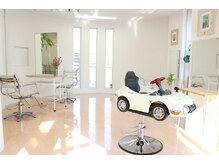 アオゾラヘアー 本店(AOZORA HAIR)の雰囲気（《２F/キッズカット》子供用車カット椅子が3台あるのはココだけ）