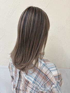 白髪ぼかしにもオススメ☆バレイヤージュカラー