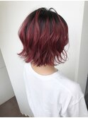 伸びた根元を活かしたカッコ可愛いワインレッドカラー