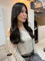 カミエ(kamie) ロングヘアを上品に。グレージュカラー×丁寧なカットで作る大人