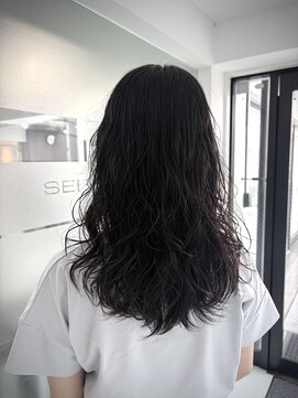 セバスティアン(SEBASTIAN) セミロング　パーマスタイル