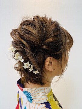 ヘアアンドリラクゼーション ジン(Jinn) ショートのアップスタイル