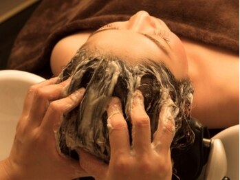 ザ ヘッドスパ トウキョウ エビス(The head spa tokyo EBISU)の写真/ヒト幹細胞培養液を使用して頭皮の血行を促進!!ゆったり空間で癒される至極の頭皮ケアなら《CASPA ebisu》