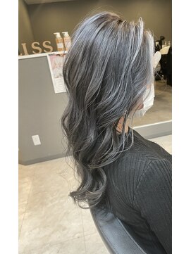 エリス ウメダ(Eliss umeda) ホワイトシルバーハイライト×グレーアッシュ