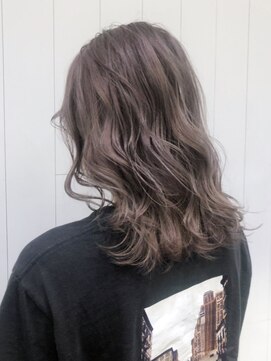 アイティーバイアルバム 藤沢店(IT by ALBUM) プラチナミディ_毛先パーマことりベージュ_ba260071