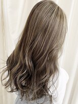 エール(a:le)&nbsp;脱白髪染めハイライト　グレージュ×バレイヤージュ