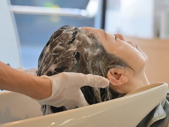 パステルアトリエドゥ 目黒店(Pastel Atelier Deux)の写真/【武蔵小山駅】頭皮の汚れをスッキリ落とし、髪の芯からキレイにしてくれる極上の癒しのヘッドスパ。