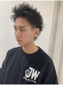 黒髪短髪束感スパイキーショートアップバングメンズツーブロック