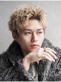 スーツ短髪ツーブロック束感モテる黒髪シークレットパーマ流行