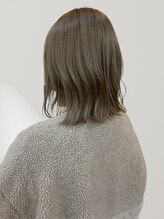 ヘアーメイク グロー(hair make grow)&nbsp;オリーブグレージュカラー くびれミディアム 透明感カラー 20代