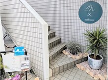 ミレナ(Milena)の雰囲気(当店は階段上り2階にございます、お待ちしております。)