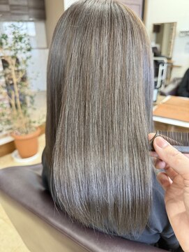 トップスタイル リッチ 透明感引き立つハイライト×グレー系カラー