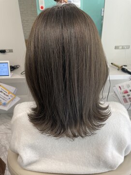 リーホリエ(Lee Horie) 【石森】アッシュグレージュ×ミディアム