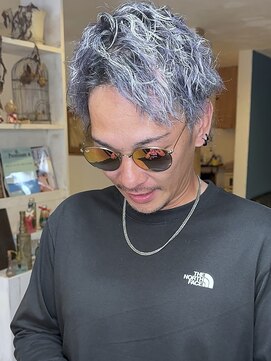 ブレイズヘアー(BLAZEhair) ソフトツイスパ×ホワイトシルバー×ブリーチ3回