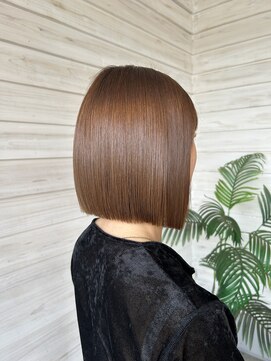 シアン(CyAN) やわらかベージュパツっとボブ