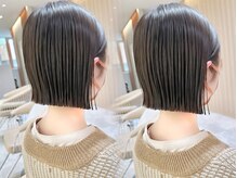 クセを自然に整え、地毛のような柔らかさと艶を長く楽しめる、上質で自然な仕上がりの地毛風縮毛矯正