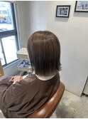 ベージュ×ボブ