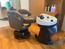 スクンビット(Sukhumvit Private Hair Salon)の雰囲気（シャンプー台に移動しなくてもその場でシャンプーできます＊）