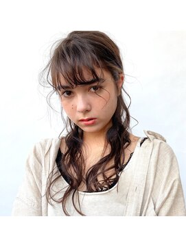 クーラ(Cura) *コテ巻き風ニュアンスパーマアレンジ・アッシュベージュ