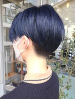 シャロン(SHARON)&nbsp;【SHARON原宿】ネイビーブルー×束感ショート