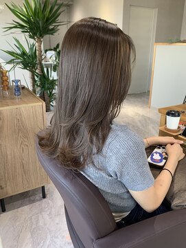 プリュム(Plume.) 透け感オリーブベージュ