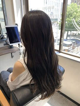 アトリエナガノ(atelier nagano) ニュアンスカラー/センターパート/ツヤ髪スタイル/ブルージュ