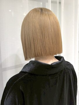 リュミエ ドゥ マッシュ(Lumier de mashu) 【大阪/梅田/中崎町/茶屋町】ぱつっとボブ/ハイトーンボブ