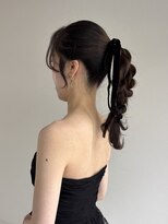 ポノ(po_no) ポニーテールヘアアレンジツインポニーテール