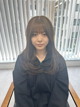 ネオリーブ クーロ(Neolive curro) レイヤーミディアム×グレージュ【くびれ×美髪】